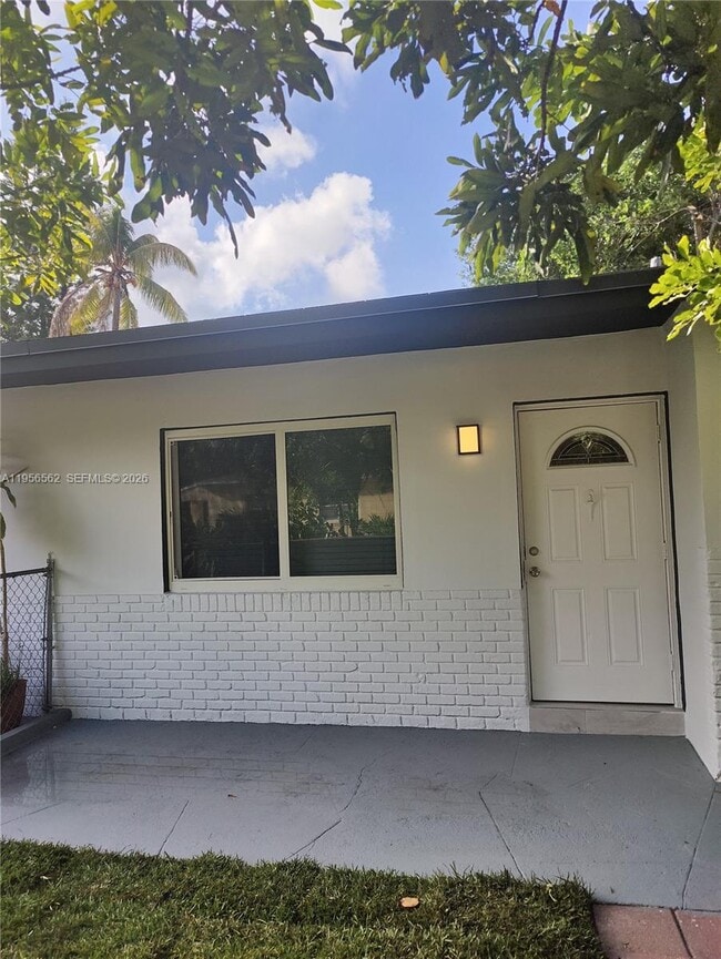 Building Photo - 1400 NW 2nd Ave