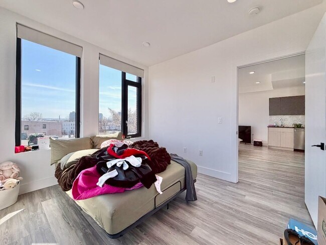 Building Photo - 327 Communipaw Ave