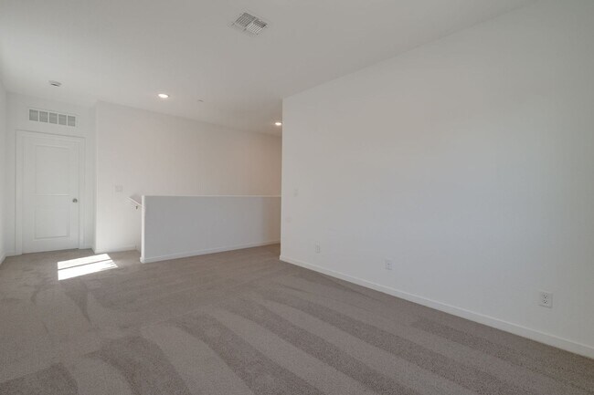 Building Photo - New 4 Bedroom Home with Next Gen Suite + S...