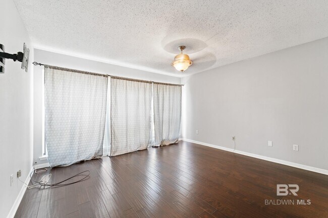 Building Photo - 710 S Mobile St