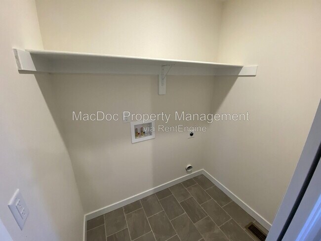 Building Photo - 170 Forest Grove Rd