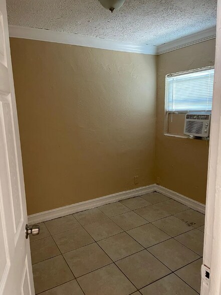Building Photo - 5685 Flagler St