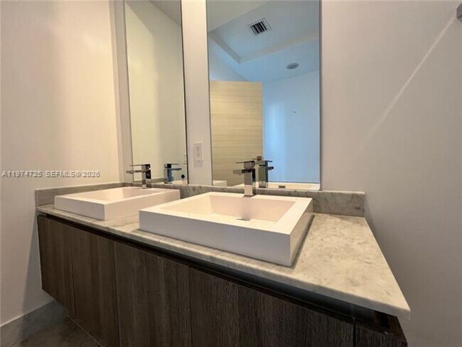 Building Photo - 801 S Miami Ave