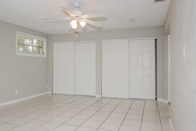 Building Photo - 831 NW 43rd Ave