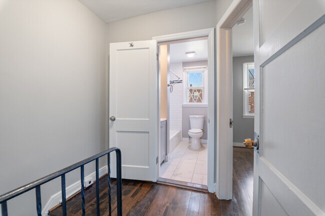Building Photo - 4813 Midwood Ave