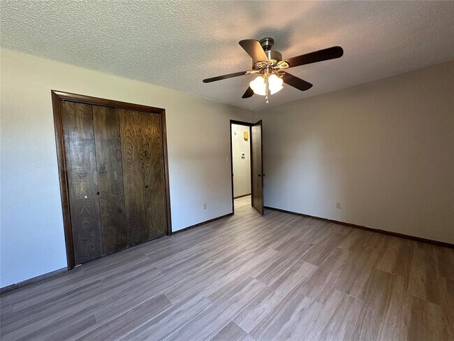 Building Photo - 3306 Rambling Oaks Dr