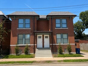 Building Photo - 1017 S Boyle Ave