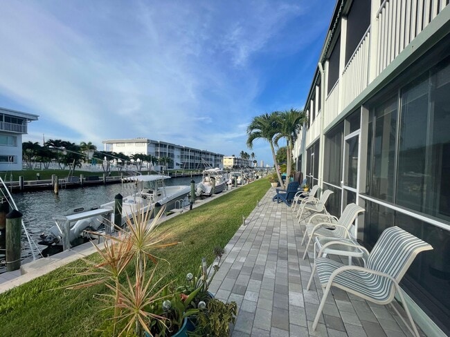 Building Photo - 121 Wettaw Ln