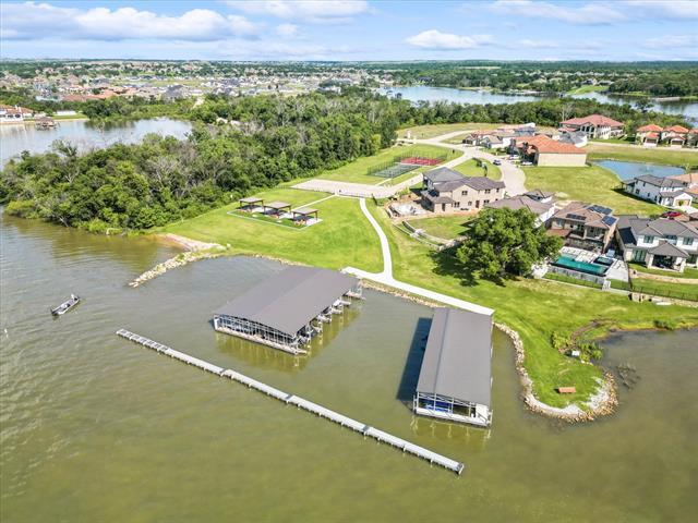 Building Photo - 10029 Lakeside Dr