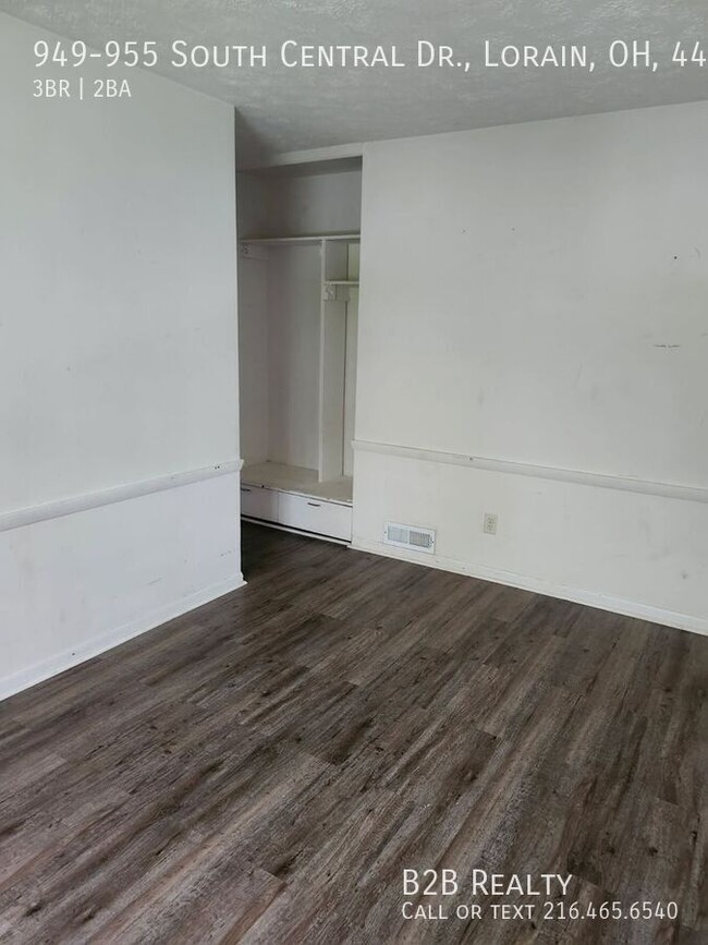 Building Photo - 949-955 South Central Dr., Lorain, OH, 440...