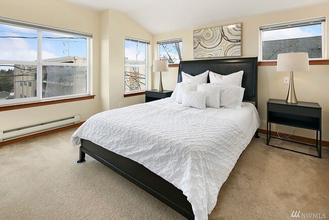 Building Photo - 3 bedroom / 2.5 bathroom townhome in West Seattle's Highland Park.