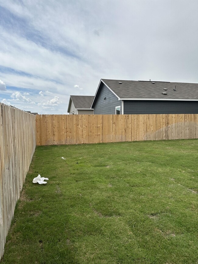 Building Photo - 2422 Broken Arrow