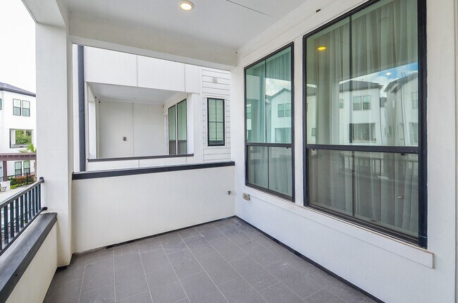 Building Photo - 2812 Grand Fountains Dr