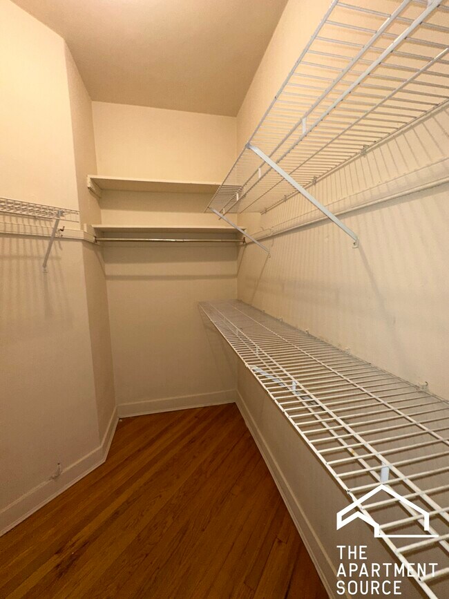 Building Photo - 1311 Oak Ave