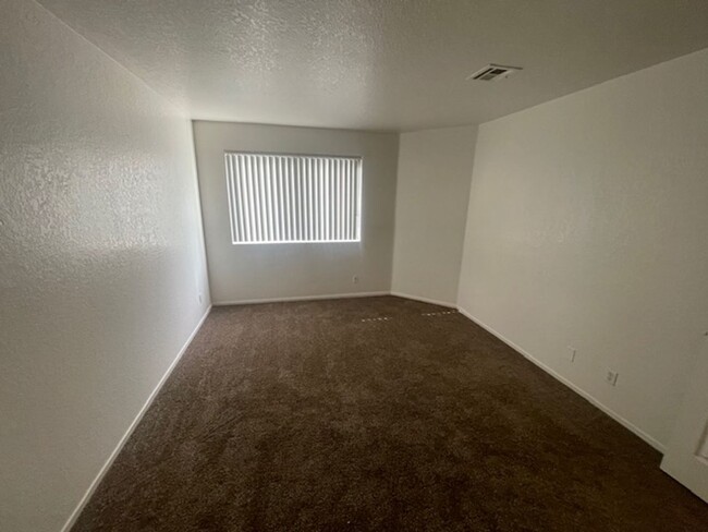 Building Photo - Centrally Located Gated Downstairs Condo R...