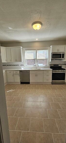Eat in Kitchen - 544 Joralemon St