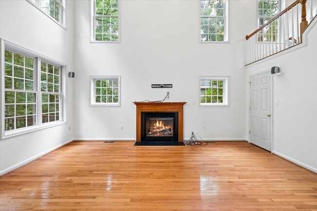 Building Photo - 4107 Lakeview Pkwy