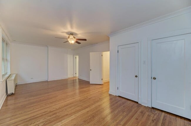 Building Photo - 6833 S Cregier Ave