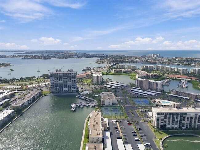 Building Photo - 7625 Sun Island Dr S