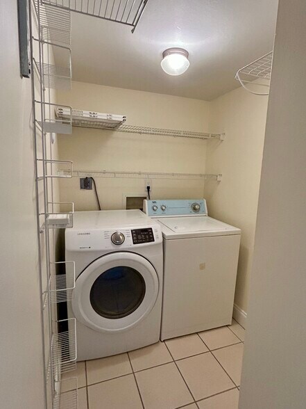 Washer & Dryer - 5415 Collins Ave