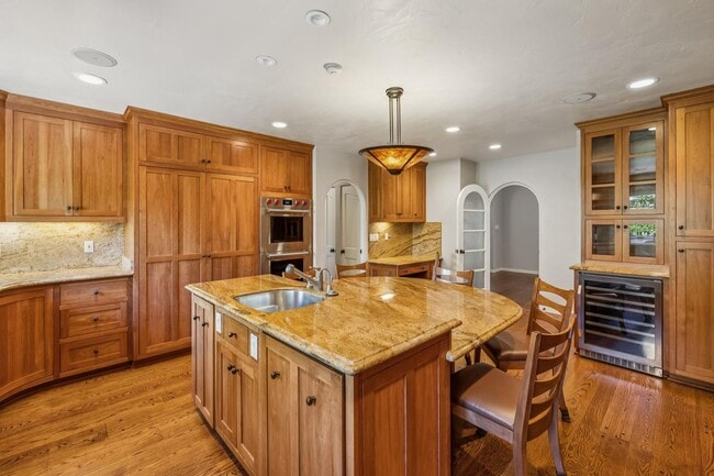 Building Photo - Mediterranean Beauty in Crescent Park – 5B...