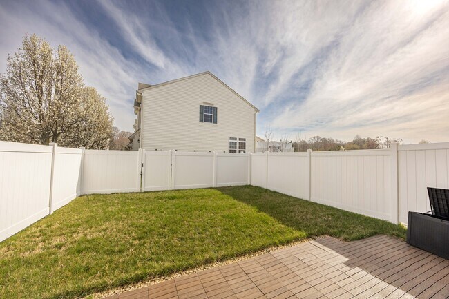 Building Photo - 317 Stream Valley Ct