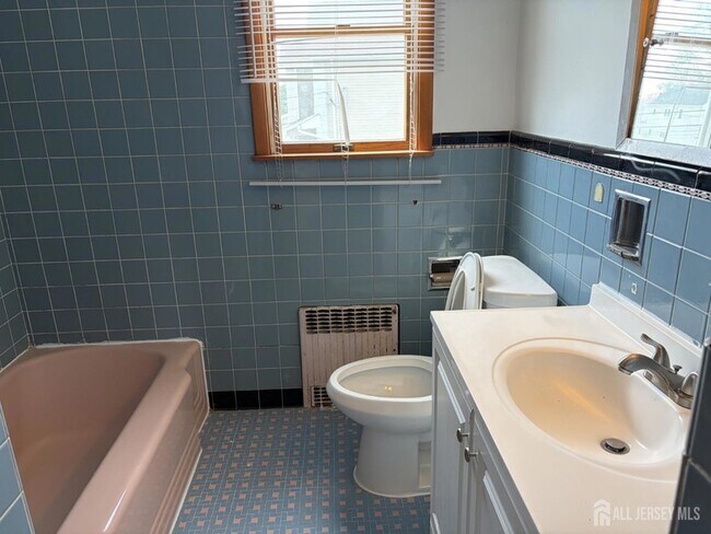 Building Photo - 123 Heald St