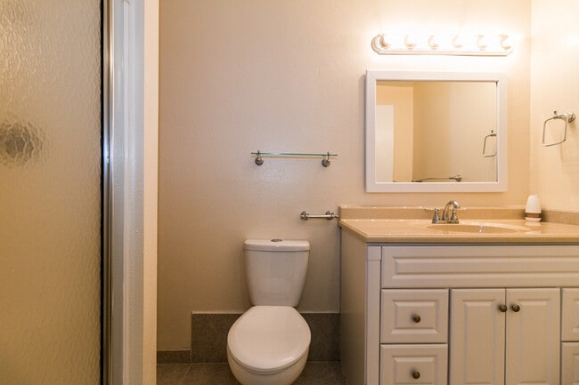 Building Photo - 3-Bedroom, 2-Bath Duplex - Amazing Views o...