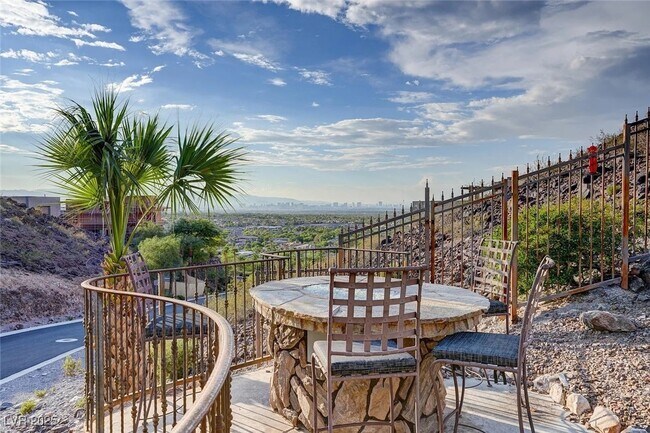 Building Photo - 1608 Liege Dr