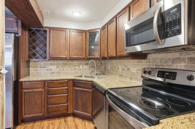 Building Photo - 1 Bedroom Condo in Uptown