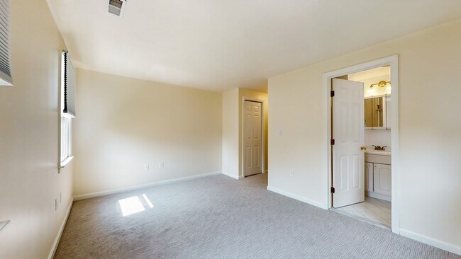 Building Photo - 23 Holman St