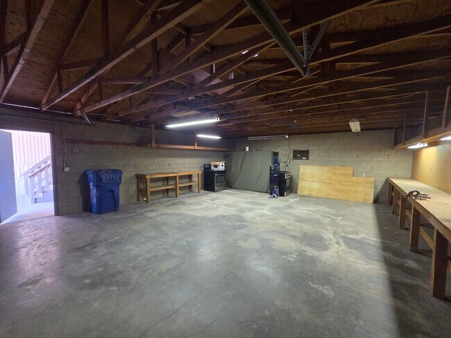 Building Photo - Fully Remodeled 2 bed/2 bath on 2 lots and Huge detached Garage!