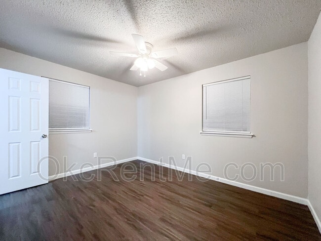 Building Photo - 106 Thompson Dr