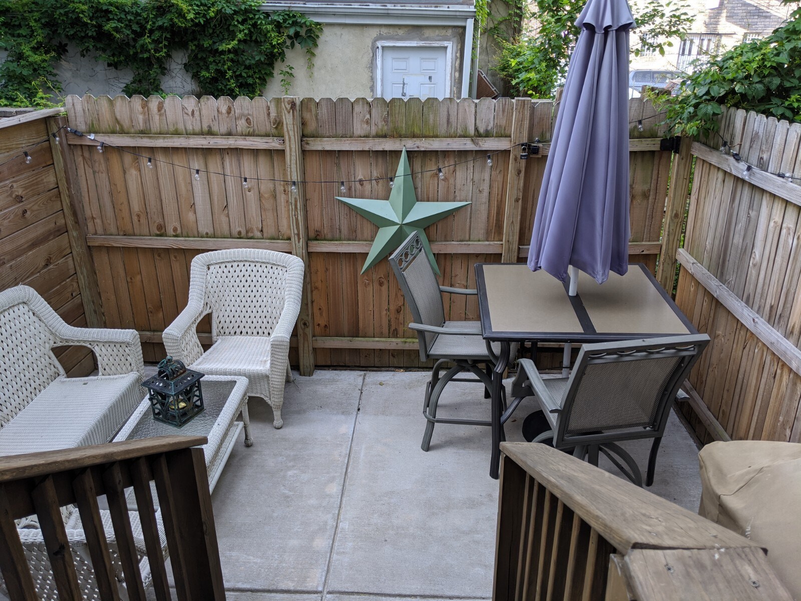 Building Photo - 624 Dudley St