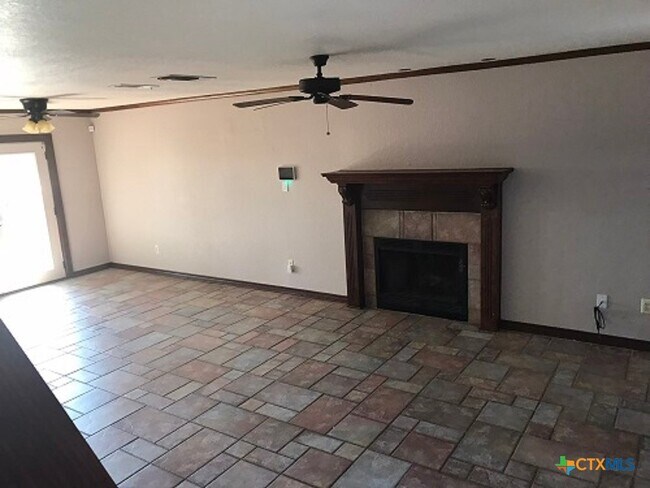 Building Photo - 419 Tomahawk Dr