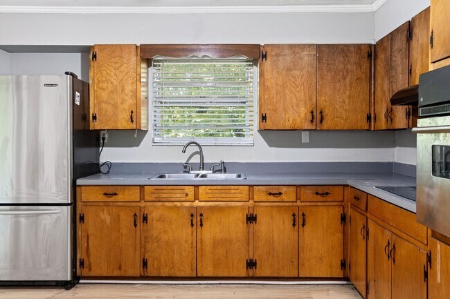 Building Photo - 3705 Crestview Pl