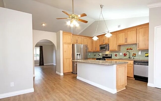 Building Photo - Cute 4 Bedroom House Located in the Heart of Rancho Bernardo!
