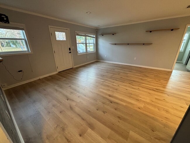 Building Photo - Renovated 3 Bed 2 Bath Home with Fenced in Yard. Screened in Porch. Tesla Charger. Minutes from J...