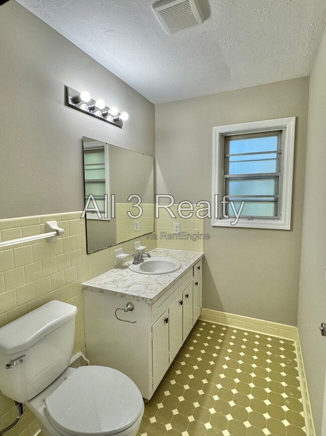 Building Photo - 176 Scenic Dr