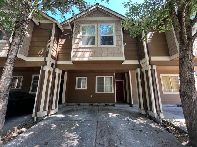 Primary Photo - Beautiful 2Bd/2Ba Townhome in Notting Hill...