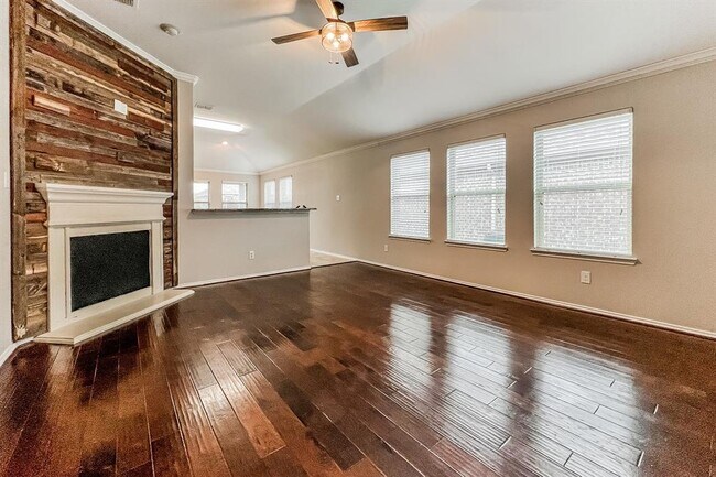 Building Photo - 255 Callaghan Dr