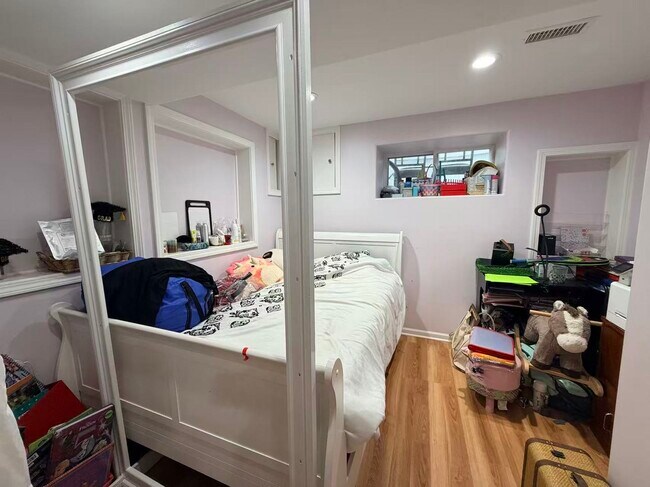 Building Photo - 5351 W Foster Ave