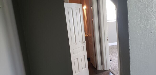 Building Photo - 103-832 S Washington St