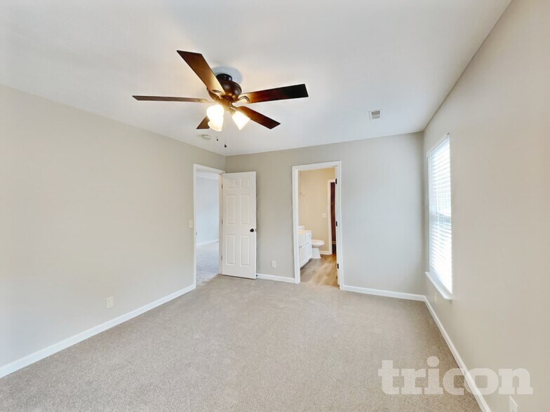 Building Photo - 4453 Frost St