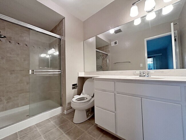 Building Photo - Bright and quiet two-story townhouse situated in the friendly Sunset Oaks community with an award...