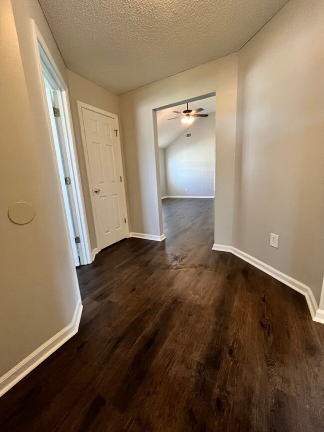 Building Photo - 206 Worthington Ln