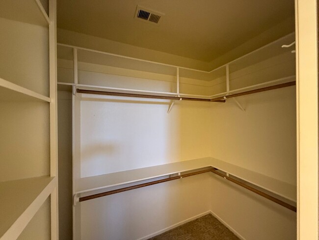 Building Photo - Victorville- Beautiful 3 Bedroom Home in G...
