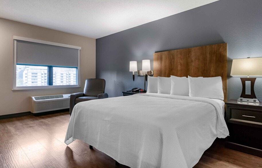Building Photo - Furnished Studio-Seattle - Bellevue - Down...