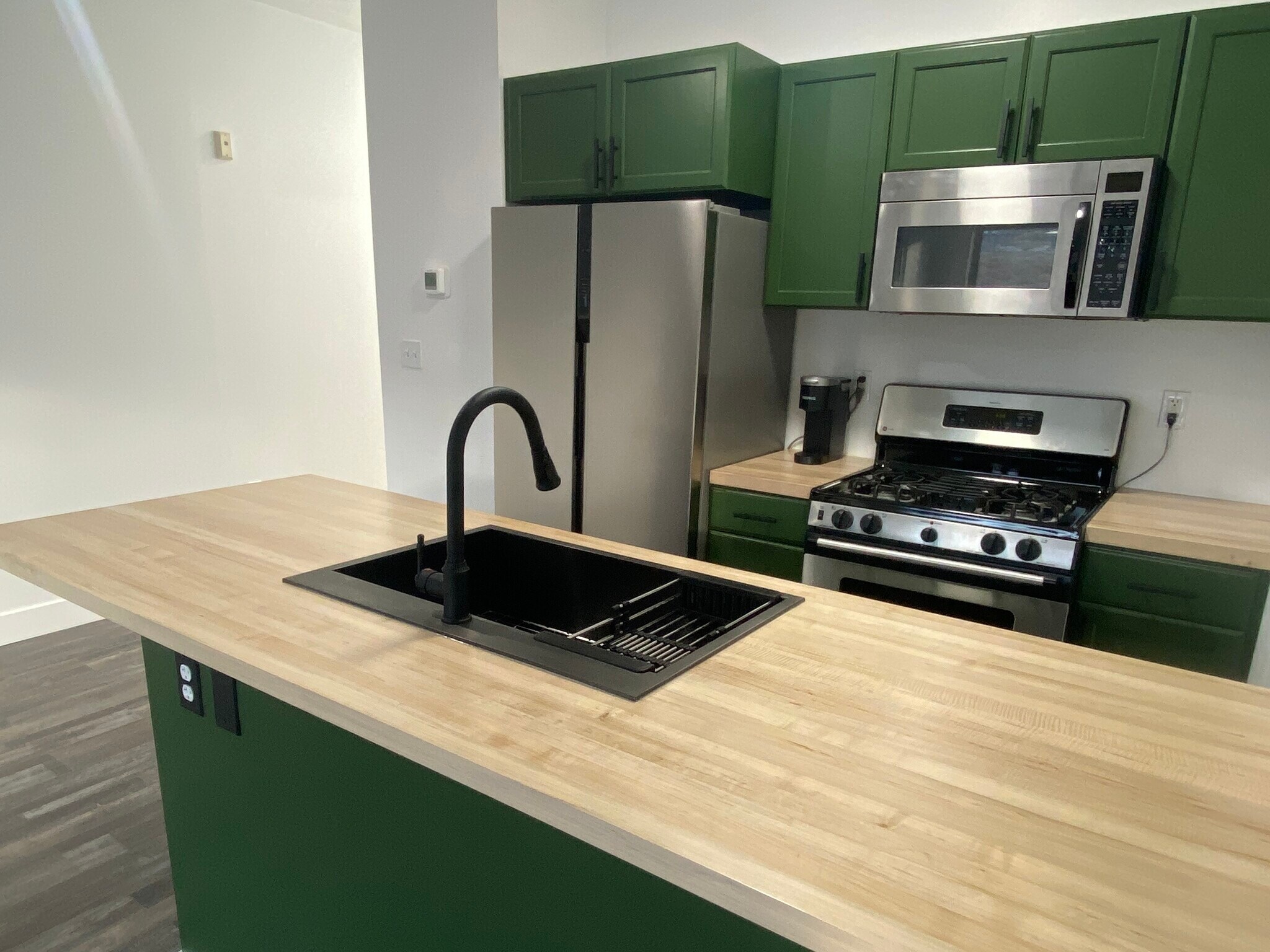 Building Photo - 1364 W Stillwater Dr