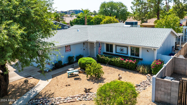 Building Photo - 6819 E Grandview Dr